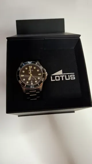 Reloj Lotus Negro y Plateado
