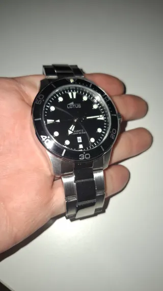 Reloj Lotus Negro y Plateado