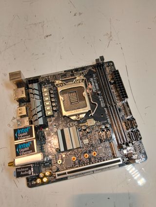 Placa Base ASRock Z390M-ITX/ac LGA1151 Mini-ITX WiFi DDR4 M.2