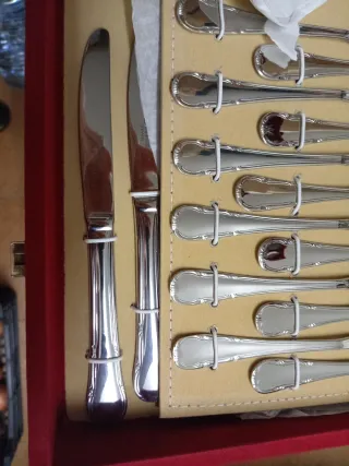 Cubertería Cruz de Malta 115 piezas