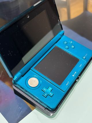 Nintendo 3DS Azul Edición Limitada + Base de Carga