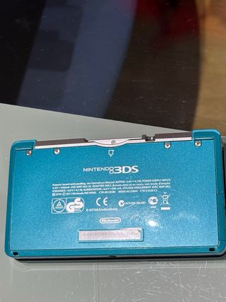 Nintendo 3DS Azul Edición Limitada + Base de Carga