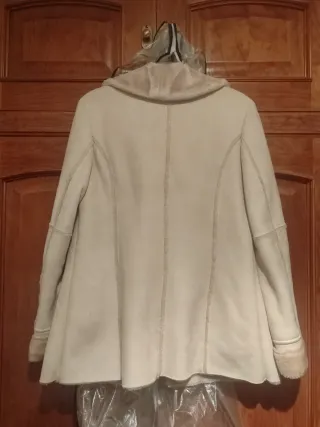 Chaqueta beige mujer