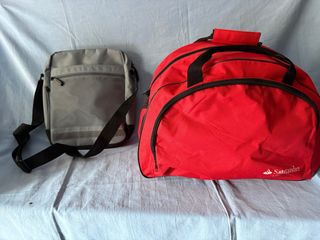 se regalan dos bolsos