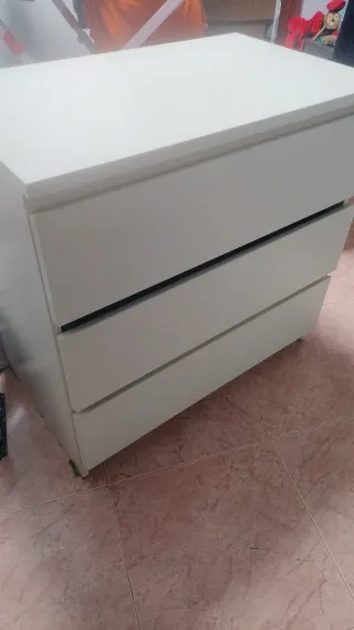 Dos Cajoneras blancas de madera, 3 cajones (2x1)