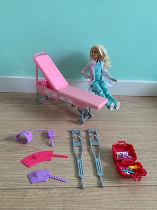 Barbie Doctora con Camilla y Accesorios