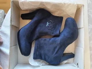 Botines tacón charol T.40