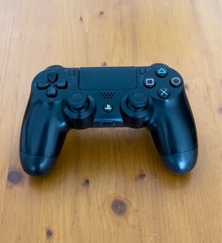 PS4 (PlayStation 4) Negra 1TB + Mando