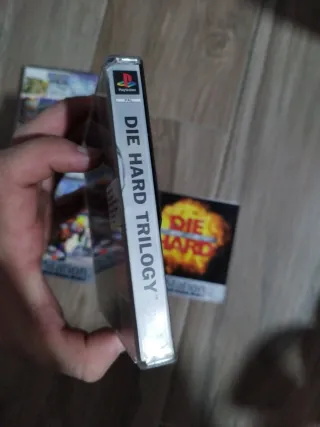 Pacchetto 2 Giochi PS1 Crash Bandicoot & Die Hard