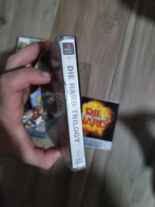 Pacchetto 2 Giochi PS1 Crash Bandicoot & Die Hard