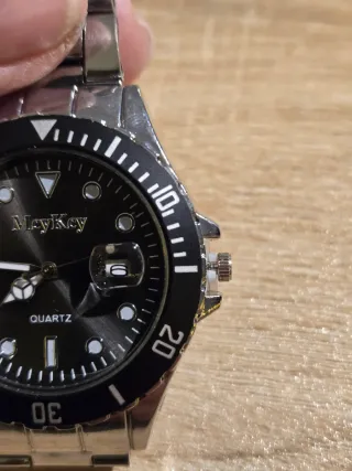 Reloj MerKey Quartz Negro y Plateado