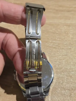 Reloj MerKey Quartz Negro y Plateado