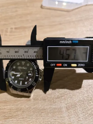 Reloj MerKey Quartz Negro y Plateado