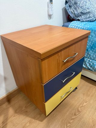 Mesita 3 cajones madera y plástico