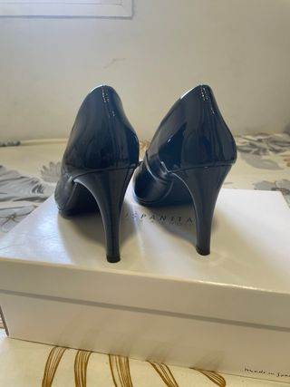 Zapatos de tacón negros con hebilla