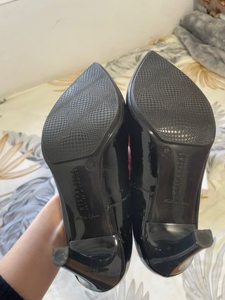 Zapatos de tacón negros con hebilla