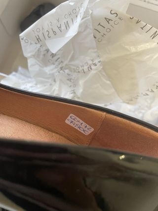 Zapatos de tacón negros con hebilla