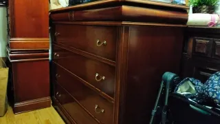 Cómoda antigua de madera