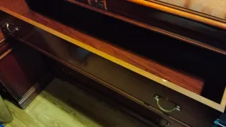 Cómoda antigua de madera