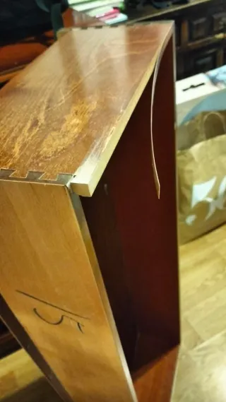 Cómoda antigua de madera