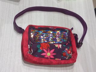 Bolso desigual estampado flores lentejuelas