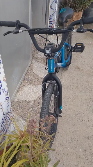 Bicicleta BMX blu Btwin X-Up