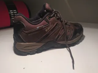 Botas de montaña Hi-Tec marrones y negras