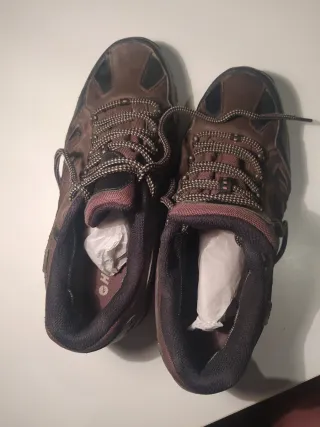 Botas de montaña Hi-Tec marrones y negras