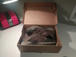 Botas de montaña Hi-Tec marrones y negras