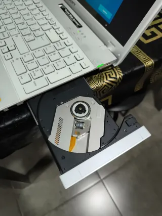 Portátil Sony VAIO E Series Plata