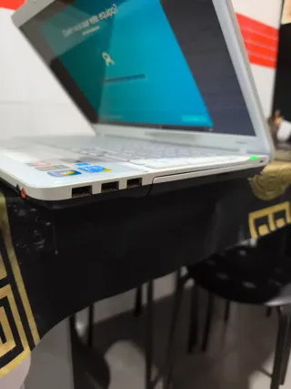 Portátil Sony VAIO E Series Plata