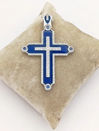 Colgante Cruz en Oro Blanco de 18 k y lapislázuli.