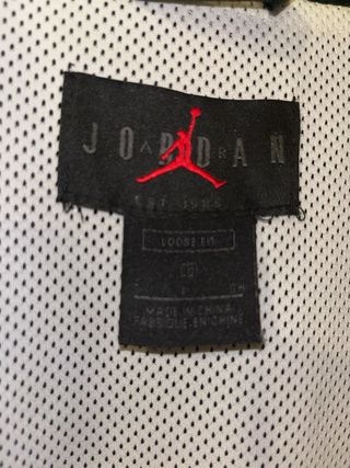 Chaqueta Jordan Negra Roja Blanca cortavientos