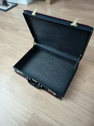 Maletín Nivella Negro y Dorado