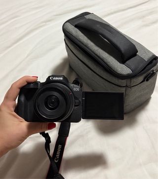 Cámara Canon EOS R50 + Objetivo 18-45mm