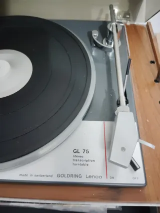 Torre y tocadiscos L75