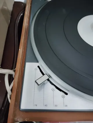 Torre y tocadiscos L75