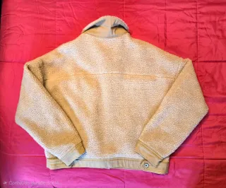 Jaqueta bege e castanha