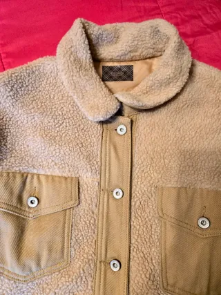 Jaqueta bege e castanha