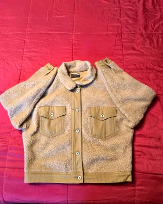 Jaqueta bege e castanha