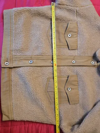 Jaqueta bege e castanha