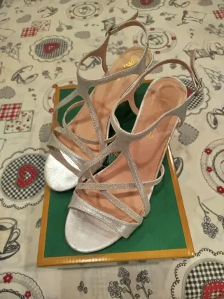 Sandalias tacón fiesta plateadas n°39