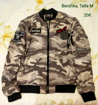 Cazadora Bershka Camuflaje Talla M