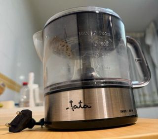 Exprimidor Eléctrico Jata 700ml