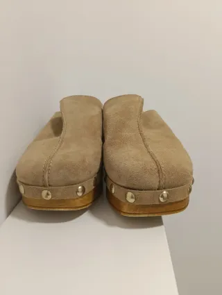 Zuecos Camel Tachuelas Madera