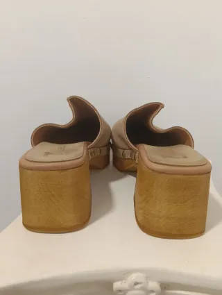 Zuecos Camel Tachuelas Madera