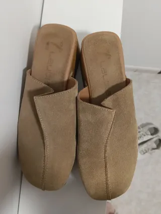 Zuecos Camel Tachuelas Madera