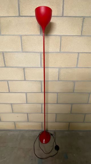 Lampada da terra a luce rossa