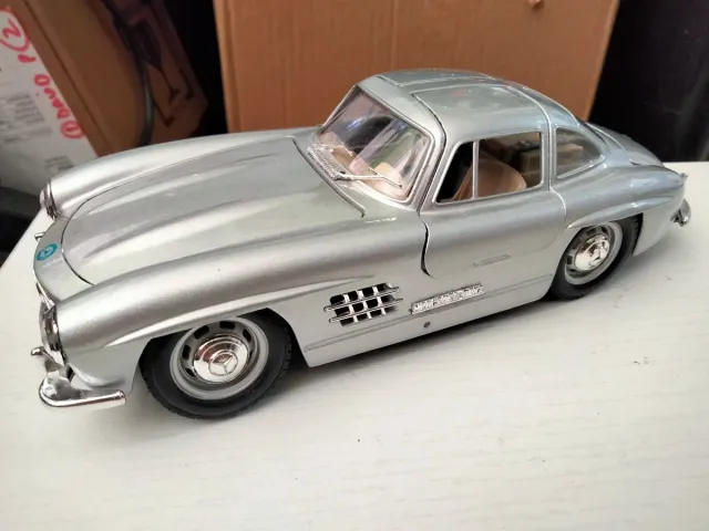 Bburago Mercedes Benz 300 SL 1/24