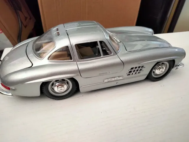 Bburago Mercedes Benz 300 SL 1/24